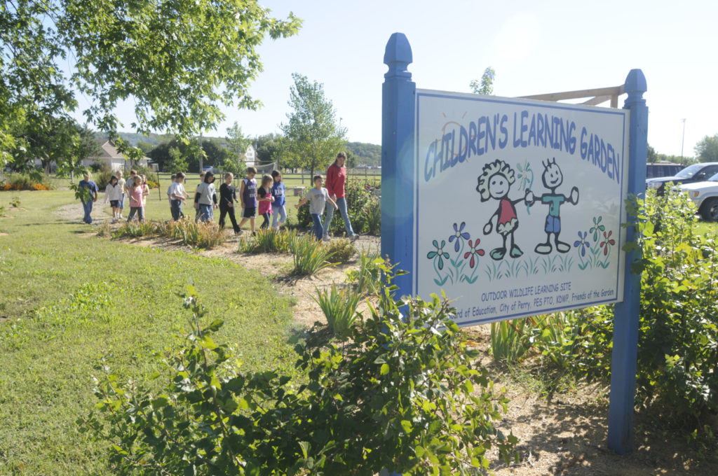 Class project Perry school works garden into curriculum News, Sports